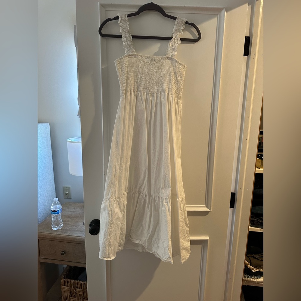 Elegant White Sleeveless Dress